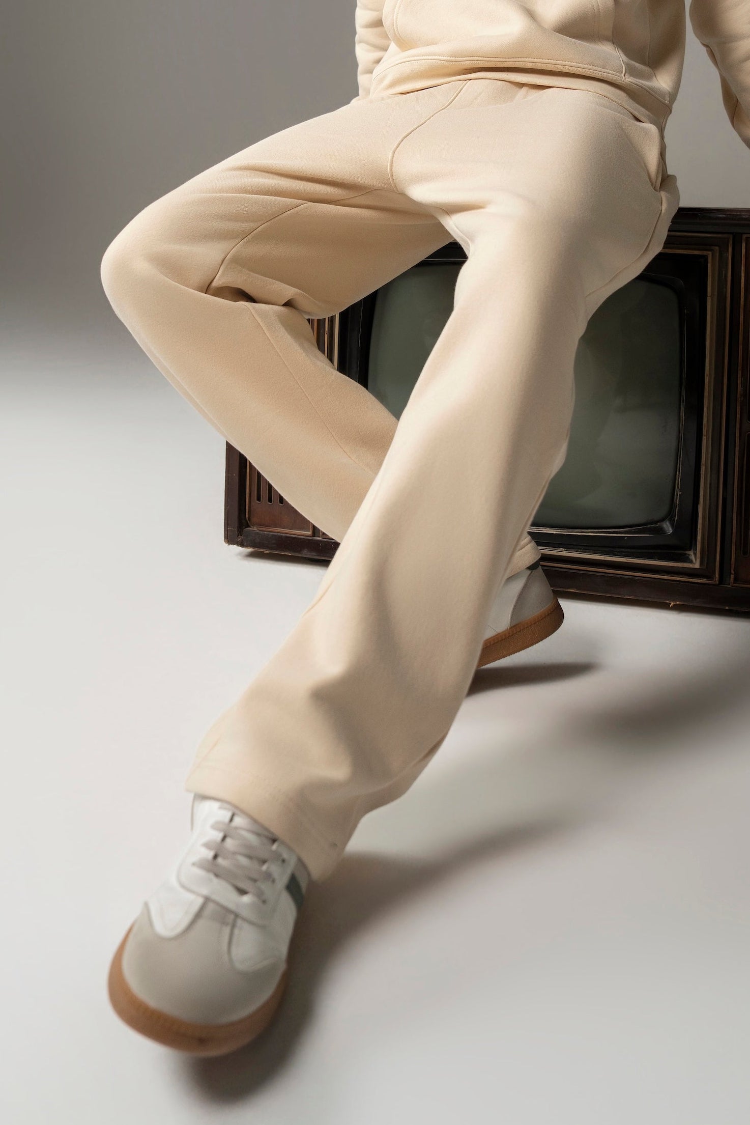 THE COZY SWEATPANT (IVORY)