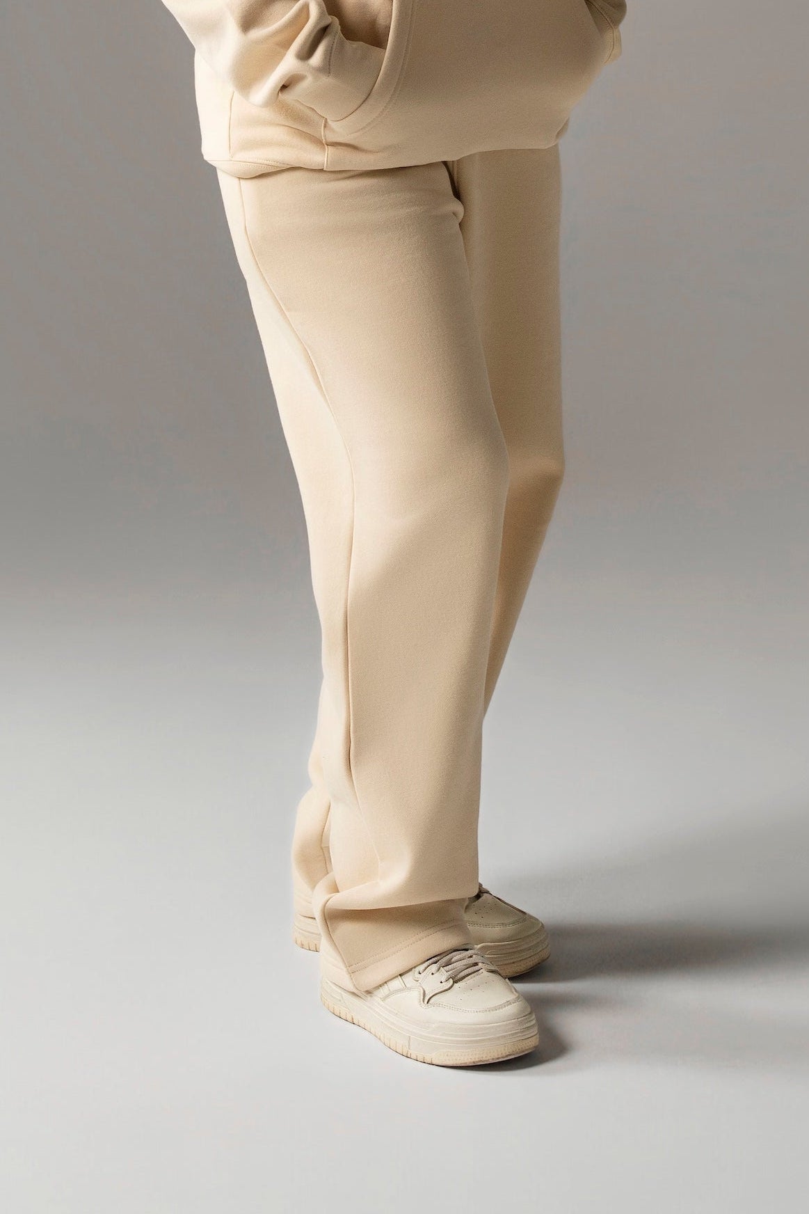 THE COZY SWEATPANT (IVORY)